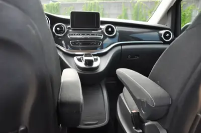 Mercedes-Benz V 250 — Monospace premium diesel, 6 places, version longue — Detail