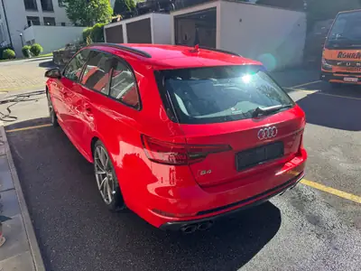 Audi S4 Avant 3.0 V6 TFSI — Break sportif quatre-roues motrices, 200'000 km — fianco