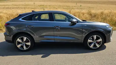 Audi Q3 2.0 TFSI S line quattro — SUV sportif hybride léger, quasi neuf — arrière