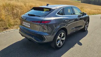 Audi Q3 2.0 TFSI S line quattro — SUV sportif hybride léger, quasi neuf — intérieur
