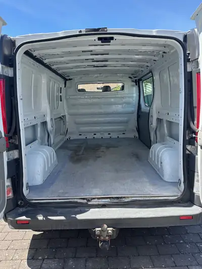 Renault Trafic 2.0 dCi 114 — Utilitaire fiable, premier propriétaire, entretien à jour — interior