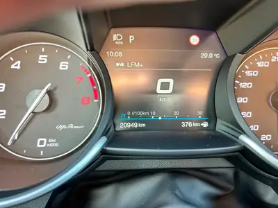 Alfa Romeo Giulia 2.9 V6 Biturbo Quadrifoglio — Berline sportive 510 ch, peu kilométrée — dashboard
