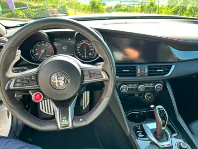 Alfa Romeo Giulia 2.9 V6 Biturbo Quadrifoglio — Berline sportive 510 ch, peu kilométrée — detail