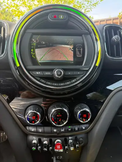 MINI Countryman Cooper ALL4 — SUV compact polyvalent, transmission automatique, 110'000 km — cruscotto