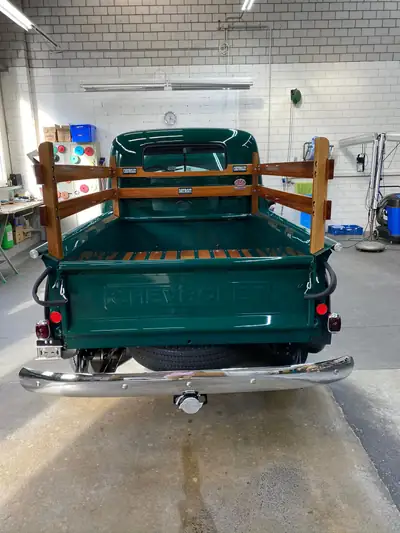 Chevrolet 3100 Pick-up 1949 — Légende americana restaurée, véhicule vétéran d'exception — Miniature 10