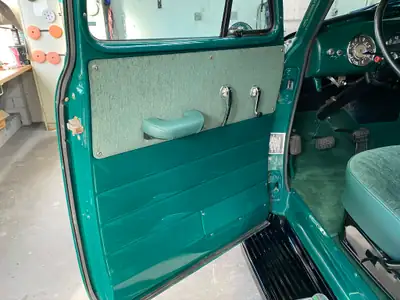 Chevrolet 3100 Pick-up 1949 — Légende americana restaurée, véhicule vétéran d'exception — Miniature 24