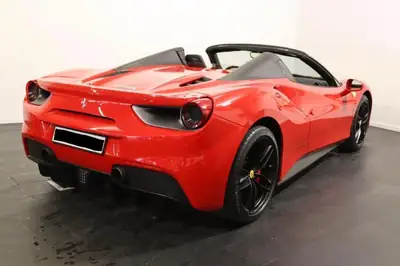 Ferrari 488 Spider 3.9 V8 — Roadster légendaire, 31 800 km, intérieur full carbone — vista posteriore