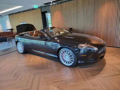 Aston Martin DB9 5.9 V12 — Cabriolet prestige 455 ch, 70'000 km seulement — exterior view
