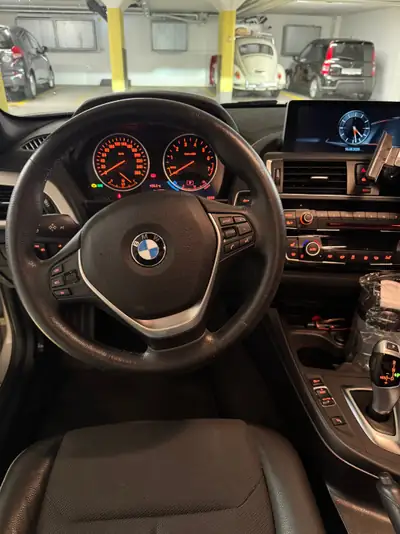 BMW 220i Coupé Sport Line — Élégance sportive avec motorisation 184 ch et entretien impeccable — dashboard