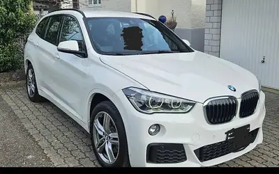 BMW X1 2018 — SUV compact fiable, 149'000 km, excellent état — side view