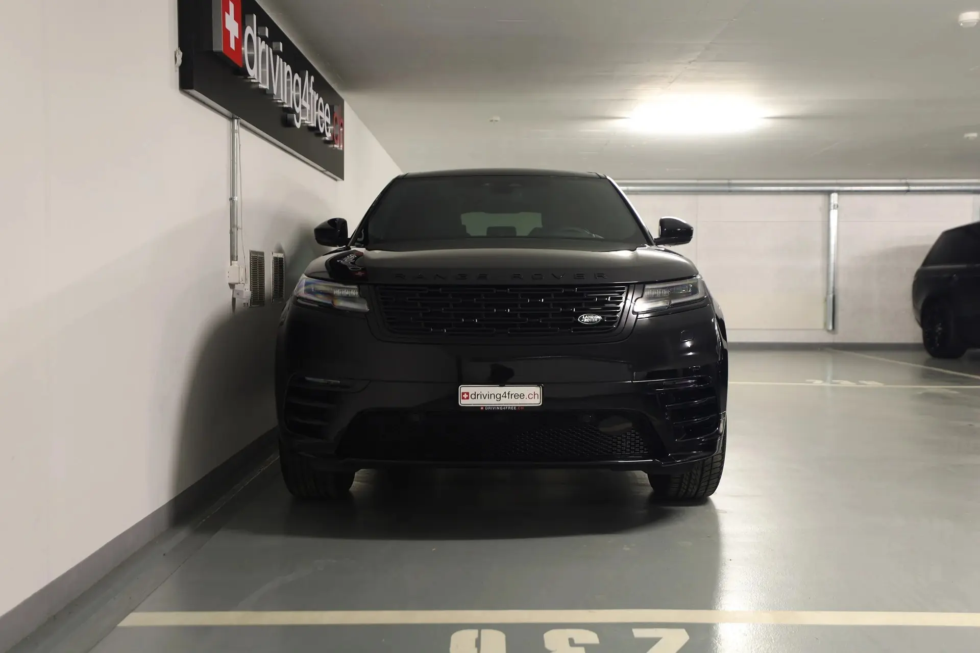 Range Rover Velar 2.0 P400e Dynamic SE — SUV hybride rechargeable, 11 500 km seulement