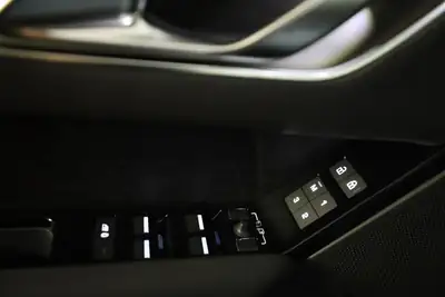 Range Rover Velar 2.0 P400e Dynamic SE — SUV hybride rechargeable, 11 500 km seulement — Thumbnail 15