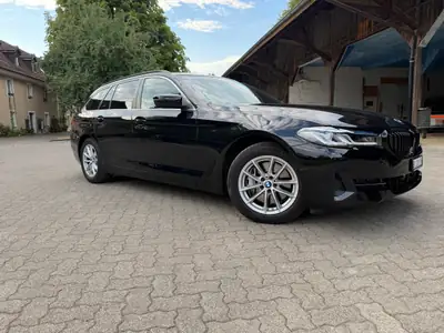 BMW 530d xDrive Touring — 286 PS, hybride léger, équipement premium — vista esterna