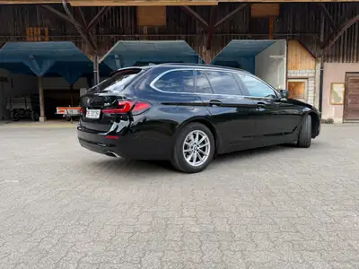 BMW 530d xDrive Touring — 286 PS, hybride léger, équipement premium — dettaglio
