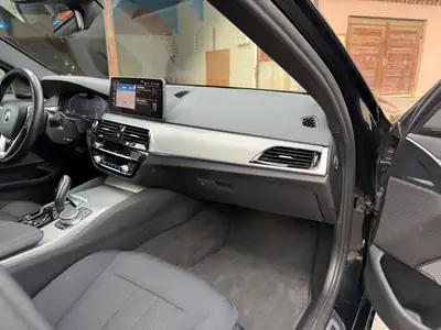 BMW 530d xDrive Touring — 286 PS, hybride léger, équipement premium — Miniatura 9