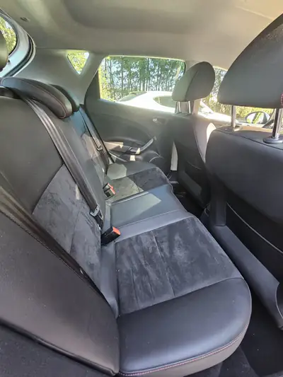 SEAT Ibiza 1.6 TDI 105 FR — Diesel économique, révisions complètes, garantie MFK — Thumbnail 9