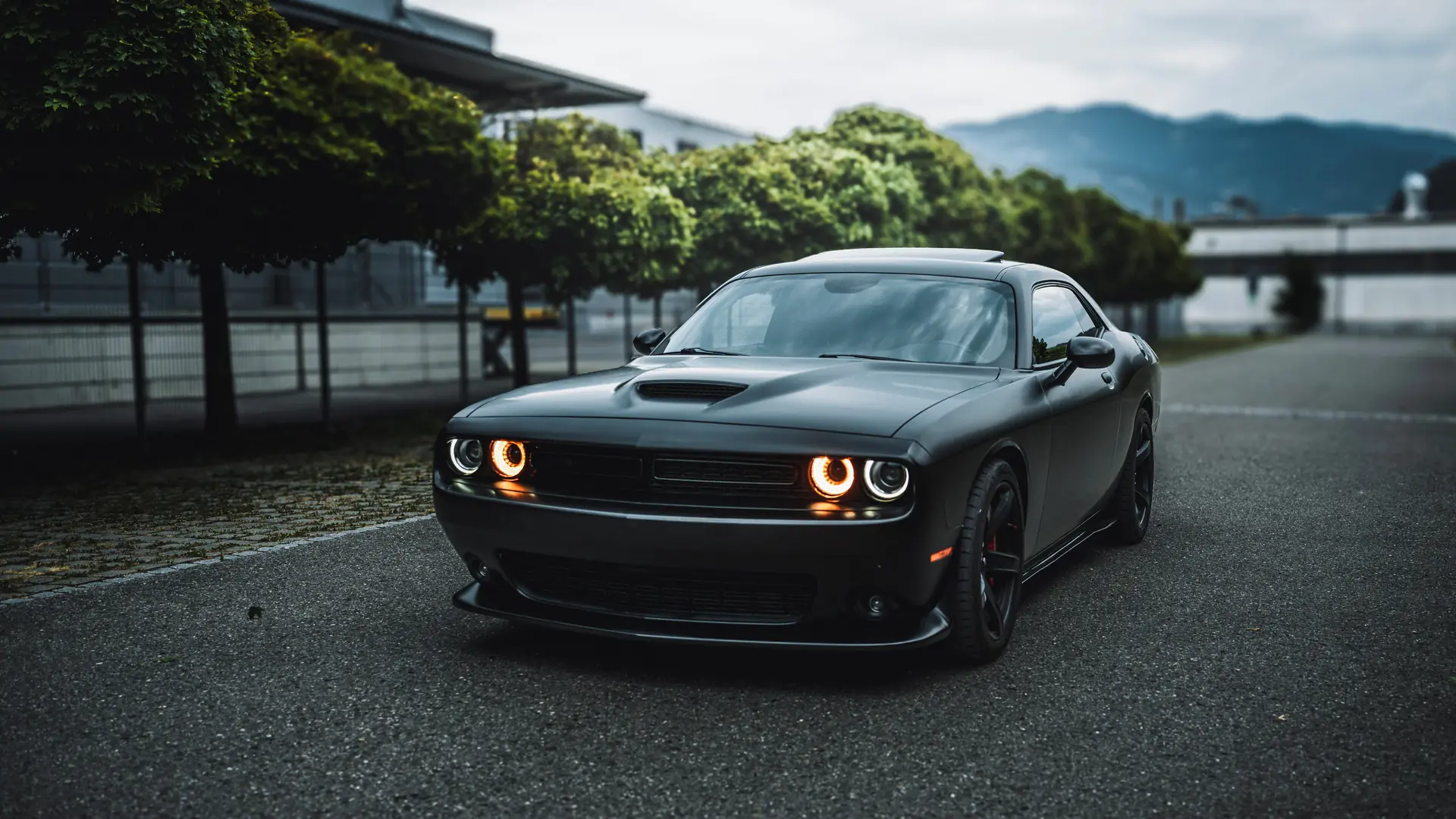Dodge Challenger SRT 392 — V8 HEMI 492 ch, échappement sport signature, allure satin noir