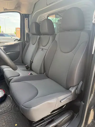 Toyota ProAce 1.6 D Terra — Utilitaire polyvalent, 64 000 km, économe en carburant — detail