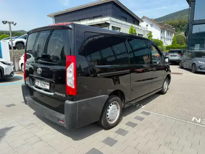 Toyota ProAce 1.6 D Terra — Utilitaire polyvalent, 64 000 km, économe en carburant — interior