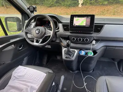 Renault Trafic Blue Spaceclass 170 EDC — Monospace 7 places, diesel performant, 66'000 km — rear view