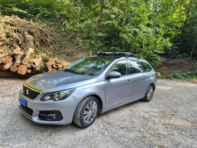 Peugeot 308 SW 1.2 PureTech Active — Break spacieux, moteur efficace, 87 000 km — vue extérieure