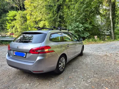 Peugeot 308 SW 1.2 PureTech Active — Break spacieux, moteur efficace, 87 000 km — côté