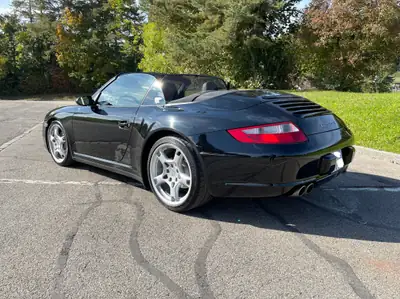 Porsche 911 Carrera 4 Cabriolet — 325 ch, toit ouvert, sans accident — interior
