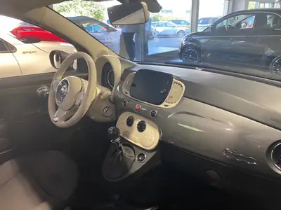 Fiat 500 Hybrid Cabriolet 2023 — Élégance décapotable et motorisation économe — side view