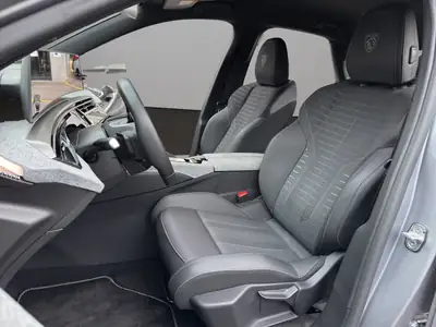 Peugeot 3008 145 e-DCS6 Hybrid GT — SUV hybride efficient avec 9'600 km — Miniature 9