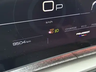 Peugeot 3008 145 e-DCS6 Hybrid GT — SUV hybride efficient avec 9'600 km — Miniature 11