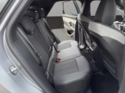 Peugeot 3008 145 e-DCS6 Hybrid GT — SUV hybride efficient avec 9'600 km — Miniature 18