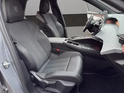 Peugeot 3008 145 e-DCS6 Hybrid GT — SUV hybride efficient avec 9'600 km — Miniature 17