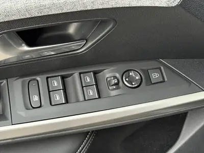 Peugeot 3008 145 e-DCS6 Hybrid GT — SUV hybride efficient avec 9'600 km — Miniature 21