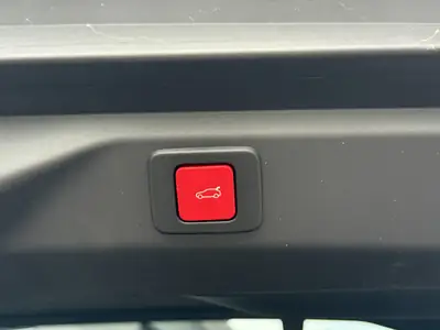 Peugeot 3008 145 e-DCS6 Hybrid GT — SUV hybride efficient avec 9'600 km — Miniature 20
