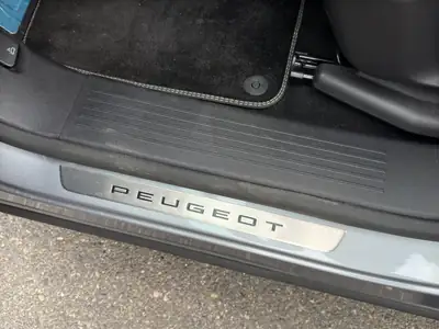 Peugeot 3008 145 e-DCS6 Hybrid GT — SUV hybride efficient avec 9'600 km — Miniature 22