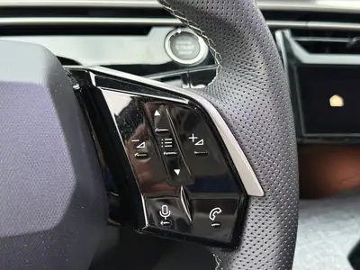 Peugeot 3008 145 e-DCS6 Hybrid GT — SUV hybride efficient avec 9'600 km — Miniature 24