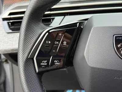 Peugeot 3008 145 e-DCS6 Hybrid GT — SUV hybride efficient avec 9'600 km — Miniature 23