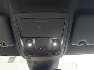 Peugeot 3008 145 e-DCS6 Hybrid GT — SUV hybride efficient avec 9'600 km — Miniature 28