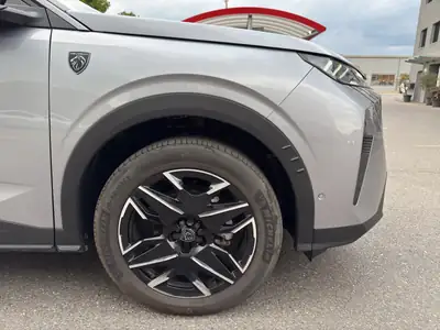 Peugeot 3008 145 e-DCS6 Hybrid GT — SUV hybride efficient avec 9'600 km — Miniature 30