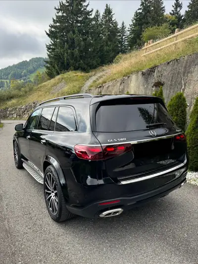 Mercedes-Benz GLS 580 AMG Line 4matic — SUV 7 places, 538 ch et technologie hybride — side view