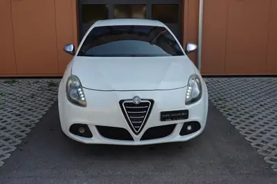 Alfa Romeo Giulietta 1750 TBi Quadrifoglio Verde — Sportive italienne, 235 ch et faible kilométrage — côté