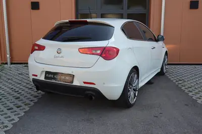 Alfa Romeo Giulietta 1750 TBi Quadrifoglio Verde — Sportive italienne, 235 ch et faible kilométrage — Miniature 7