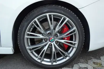 Alfa Romeo Giulietta 1750 TBi Quadrifoglio Verde — Sportive italienne, 235 ch et faible kilométrage — Miniature 9