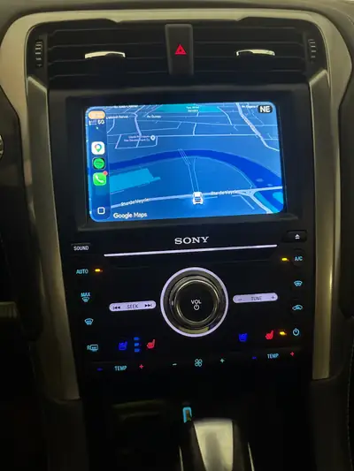 Ford Mondeo 2.0 HEV 187 Vignale — Familiale hybride élégante, toit panoramique — tableau de bord