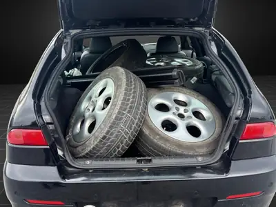 Alfa Romeo 156 Sportwagon 2.4 JTD Ti — Break diesel robuste, 441'000 km, sans sinistre — Miniature 11