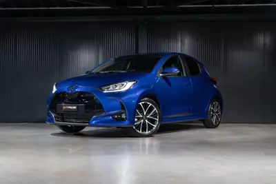 Toyota Yaris 1.5 e-CVT — Citadine hybride économe, quasi neuve avec 50 km au compteur — vue extérieure