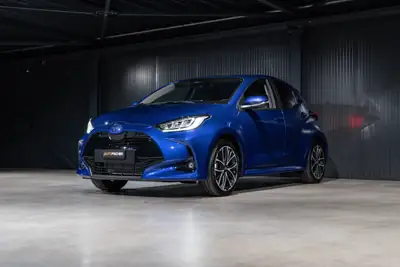 Toyota Yaris 1.5 e-CVT — Citadine hybride économe, quasi neuve avec 50 km au compteur — tableau de bord