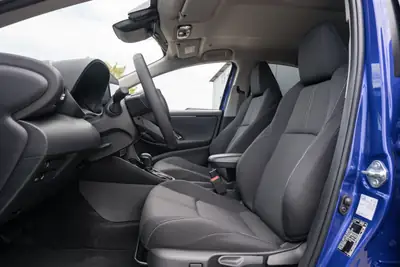 Toyota Yaris 1.5 e-CVT — Citadine hybride économe, quasi neuve avec 50 km au compteur — Miniature 10