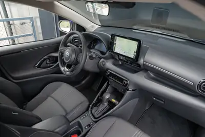 Toyota Yaris 1.5 e-CVT — Citadine hybride économe, quasi neuve avec 50 km au compteur — Miniature 14