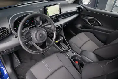 Toyota Yaris 1.5 e-CVT — Citadine hybride économe, quasi neuve avec 50 km au compteur — Miniature 13